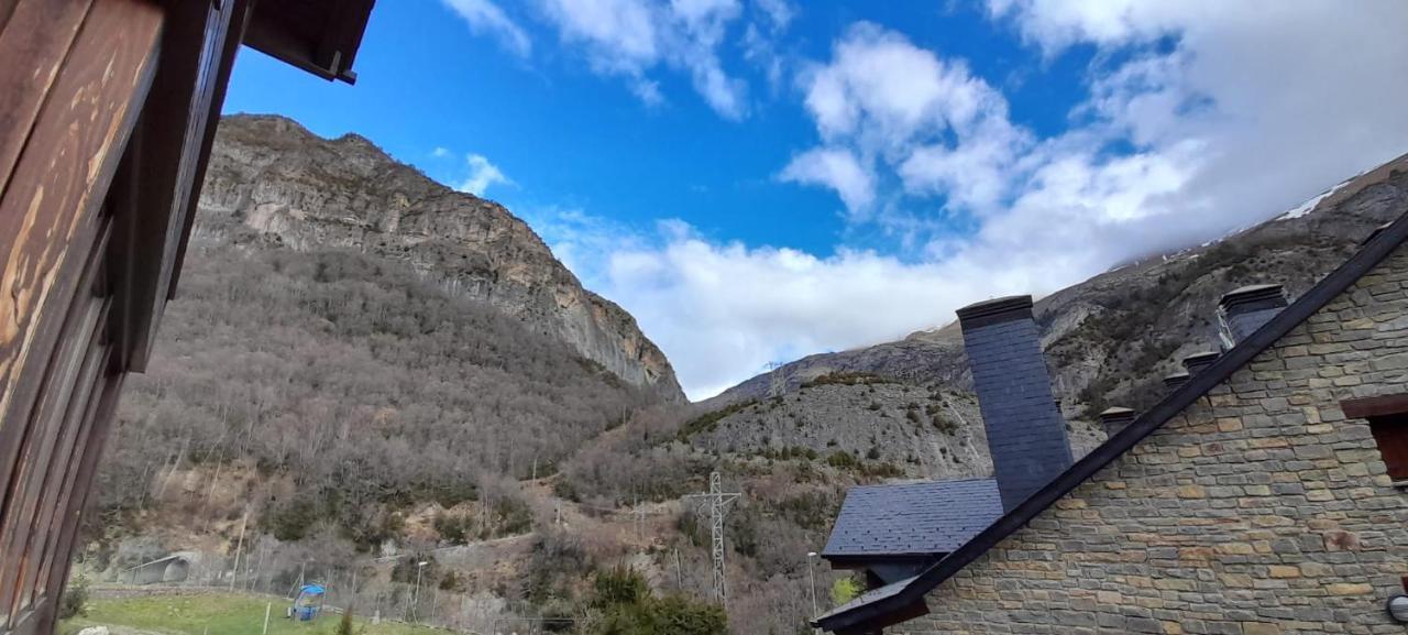 Apartamento Tarmanones Escarrilla Eksteriør bilde