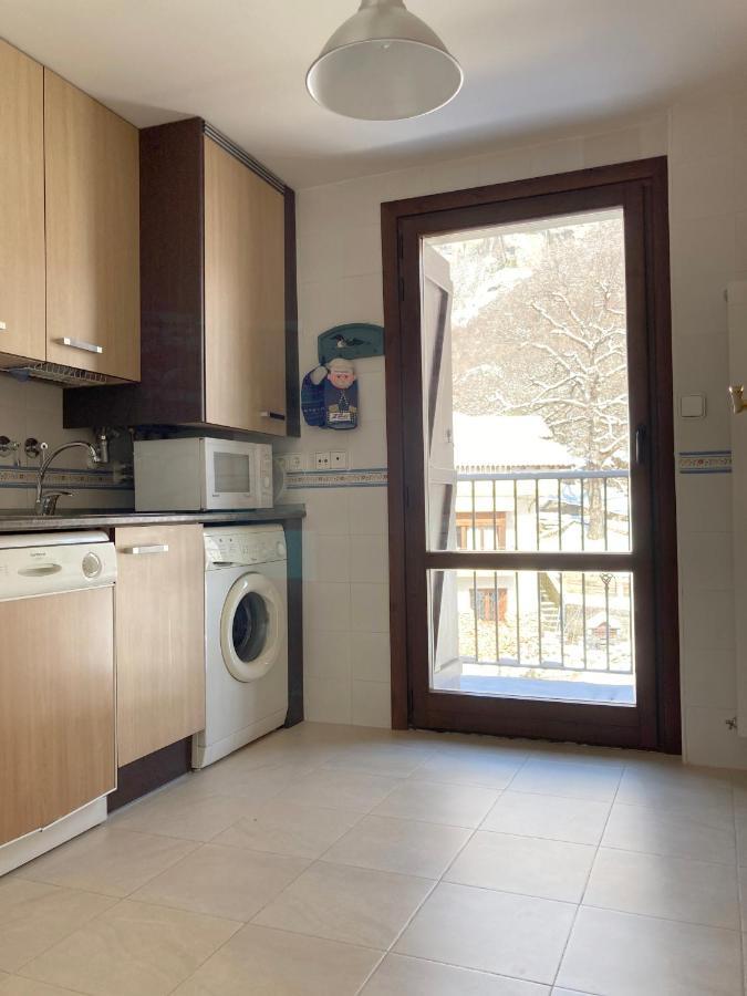 Apartamento Tarmanones Escarrilla Eksteriør bilde